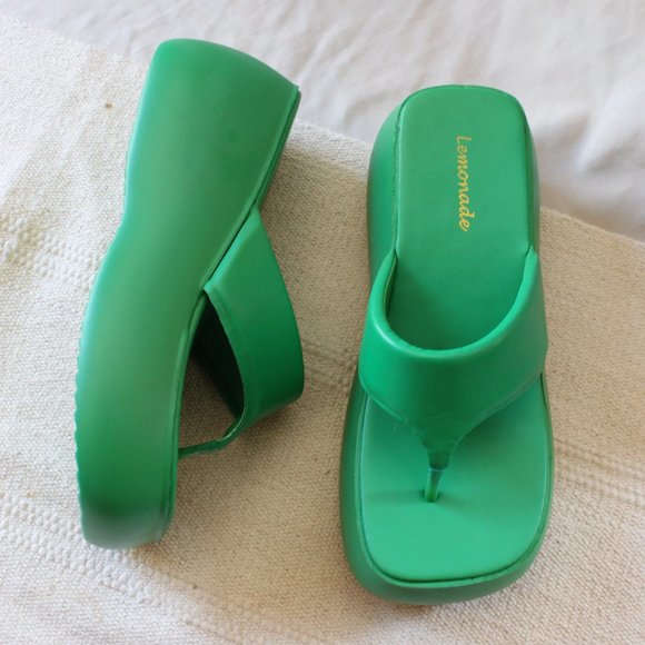 🚨FEW PAIRS LEFT// Green chunky platform thong sandal - Picture 3 of 4